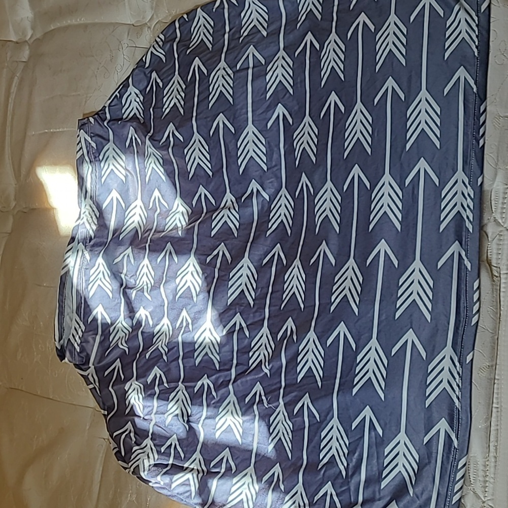 Breastfeeding cover with bag